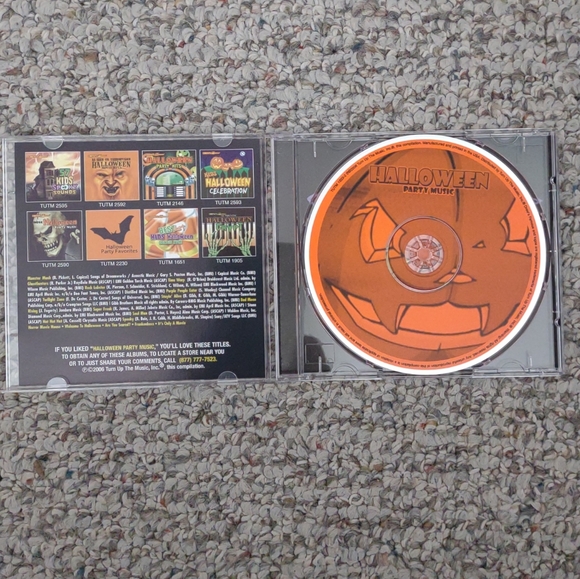 Lot of 2 Halloween CDs- New Fright Flicks & Drew’s Famous Halloween Party Music - Picture 7 of 9